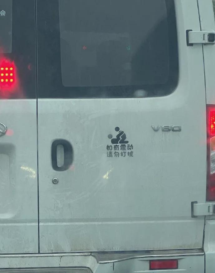 “陪女友去医院,医生从她体内取出来的...女友说是鱼钩?”哈哈哈~ “陪女友去医院,医生从她体内取出来的...女友说是鱼钩?”哈哈哈~