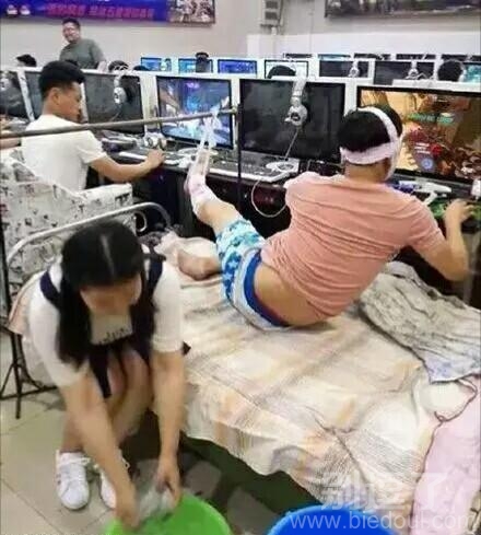 好女人不常有啊,男人好好打游戏吧 好女人不常有啊,男人好好打游戏吧