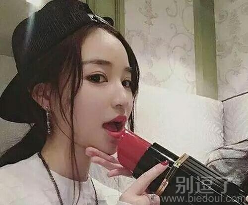 这么大的口红能用一年吧 这么大的口红能用一年吧