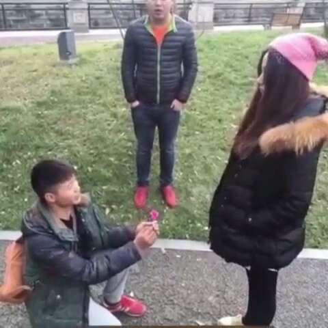 卧槽，没钱你给老子装Ｂ？