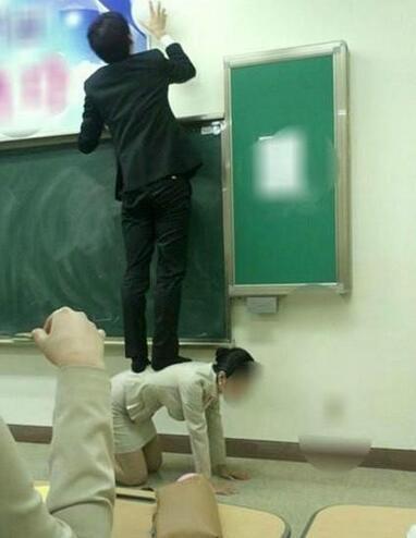 搞笑图片：可怜的助教