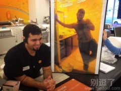 门外有人在偷窥! 门外有人在偷窥!