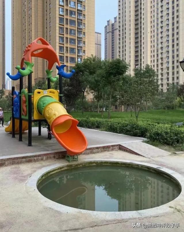 搞笑生活:我朋友买了条金链子,零下20℃非要光着膀子游泳 搞笑生活:我朋友买了条金链子,零下20℃非要光着膀子游泳