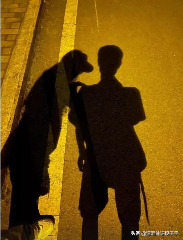 搞笑生活:我朋友买了条金链子,零下20℃非要光着膀子游泳 搞笑生活:我朋友买了条金链子,零下20℃非要光着膀子游泳