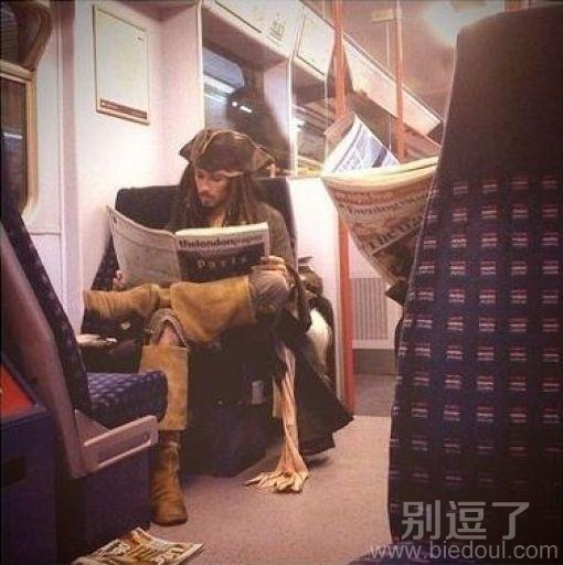 海盗改坐火车了。。 海盗改坐火车了。。