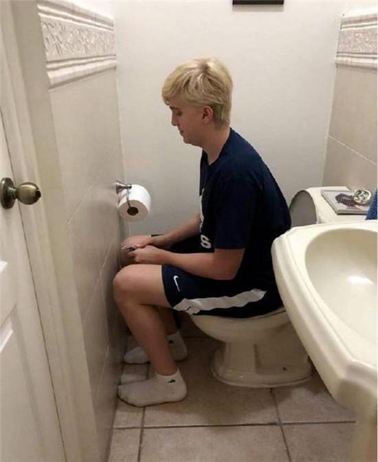 “哪些工作看起来逼格很高,实际上工资却少的可怜?”哈哈哈,评论区沸腾了啊 “哪些工作看起来逼格很高,实际上工资却少的可怜?”哈哈哈,评论区沸腾了啊