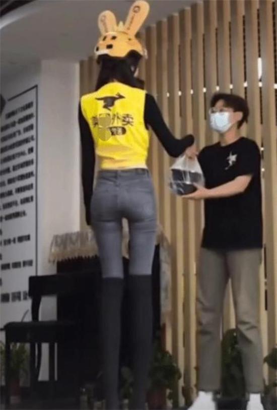 “哪些工作看起来逼格很高,实际上工资却少的可怜?”哈哈哈,评论区沸腾了啊 “哪些工作看起来逼格很高,实际上工资却少的可怜?”哈哈哈,评论区沸腾了啊