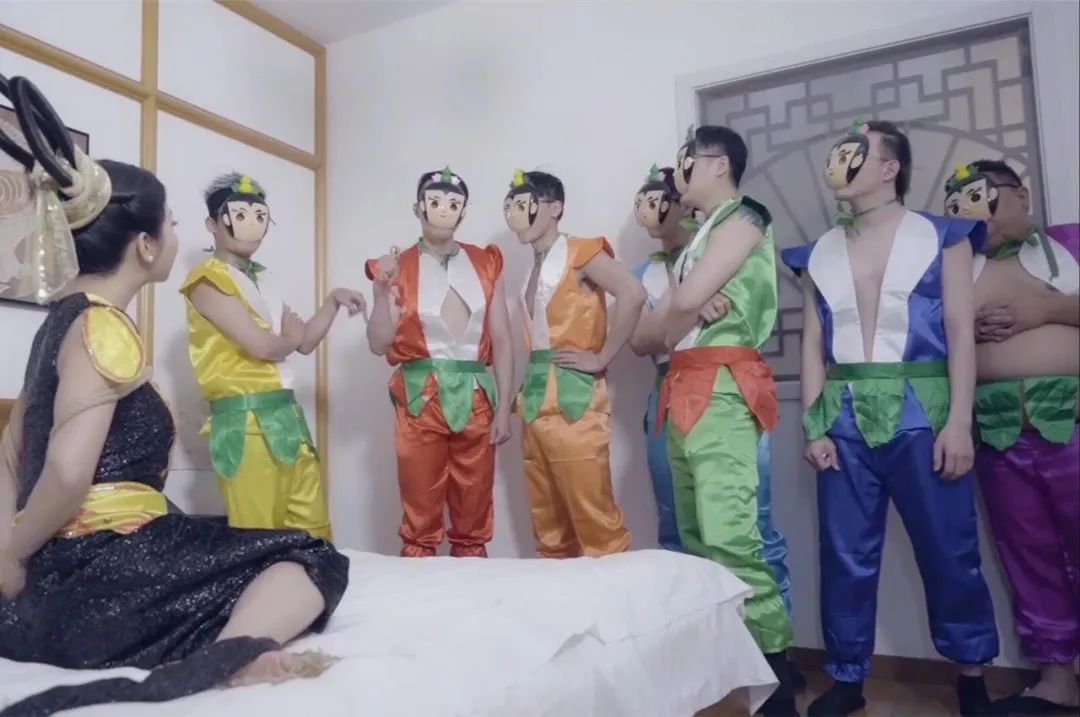 妹子主动提出要尝试我的“小法宝”??没想到...她口味竟然这么重! 妹子主动提出要尝试我的“小法宝”??没想到...她口味竟然这么重!