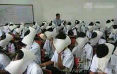 满满的恶意。。。 满满的恶意。。。