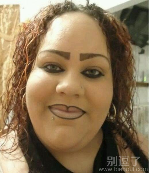 一个整容的妹子。