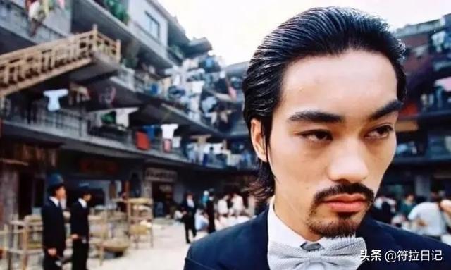 笑死了,姑娘穿着太前卫,一旁的闺蜜都看不下去了 笑死了,姑娘穿着太前卫,一旁的闺蜜都看不下去了