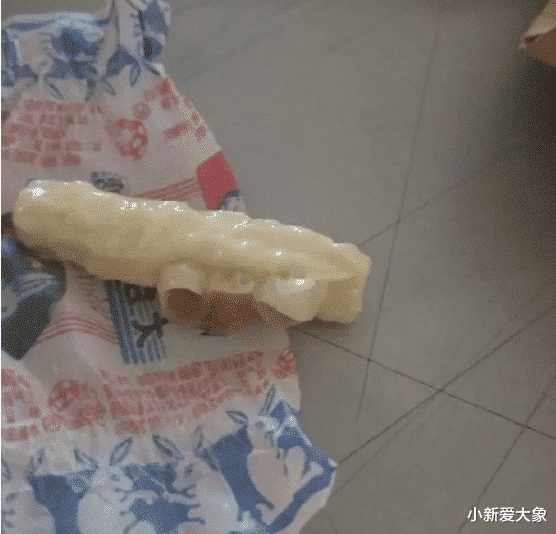 “未婚妻说地上的印记是做瑜伽留下的,我总觉得哪不对,我该相信她吗”哈哈哈哈。 “未婚妻说地上的印记是做瑜伽留下的,我总觉得哪不对,我该相信她吗”哈哈哈哈。
