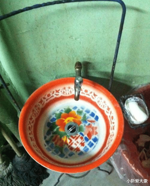 “未婚妻说地上的印记是做瑜伽留下的,我总觉得哪不对,我该相信她吗”哈哈哈哈。 “未婚妻说地上的印记是做瑜伽留下的,我总觉得哪不对,我该相信她吗”哈哈哈哈。