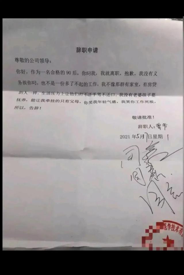 姑娘太粗心了,眼镜的反射被大家看得一清二楚!下次注意点吧 姑娘太粗心了,眼镜的反射被大家看得一清二楚!下次注意点吧