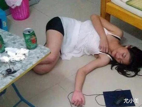 你躲一边,镜头都被你抢了哈哈哈 你躲一边,镜头都被你抢了哈哈哈