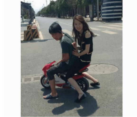 “反正人长得美,穿衣服就任性,走在大街上也不用怕尴尬”哈哈哈哈哈!!! “反正人长得美,穿衣服就任性,走在大街上也不用怕尴尬”哈哈哈哈哈!!!