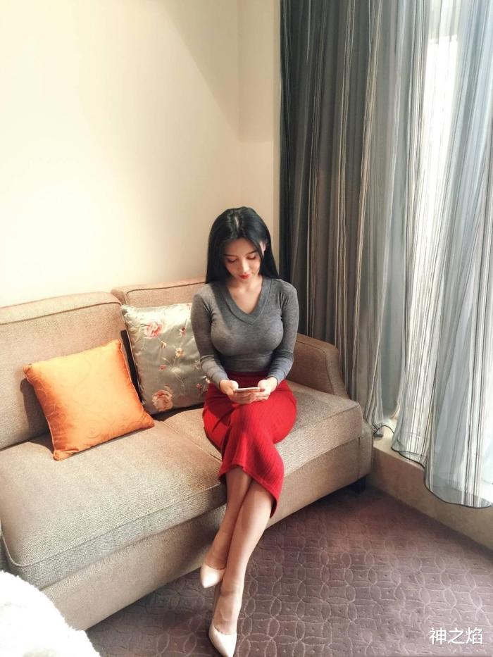 为了证明身材好也是拼了,姑娘的身材确实有点尴尬 ,哈哈哈 为了证明身材好也是拼了,姑娘的身材确实有点尴尬 ,哈哈哈