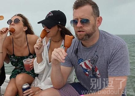 吃货和女神的姿势。。