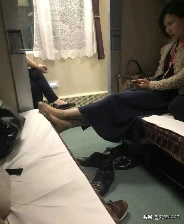 “追了一年的女友在我家洗完澡后，我陷入了沉思...”放弃吧哥们