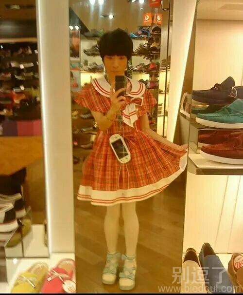 朋友说这是他刚交的女朋友 朋友说这是他刚交的女朋友