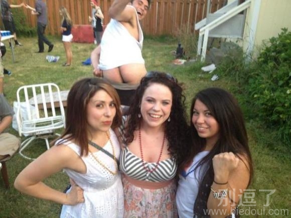 被抢镜的妹子。。 被抢镜的妹子。。