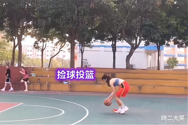 “一女子脱了球衣打篮球遭吐槽,男生:我们没法安心比赛了”哈哈哈哈哈 “一女子脱了球衣打篮球遭吐槽,男生:我们没法安心比赛了”哈哈哈哈哈