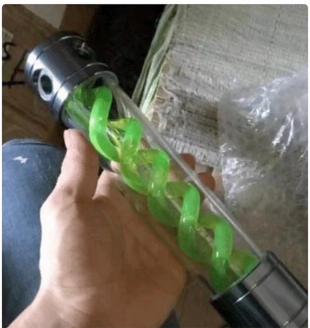 “在儿子房间发现了这个,他说是手电筒!”我怎么感觉不对劲呢? “在儿子房间发现了这个,他说是手电筒!”我怎么感觉不对劲呢?