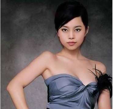 凤姐整容后照片--让你耳目一新