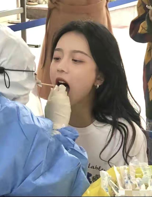 看上了那个在做核酸检测的小姐姐,我应该怎么去套近乎呢?哈哈哈 看上了那个在做核酸检测的小姐姐,我应该怎么去套近乎呢?哈哈哈