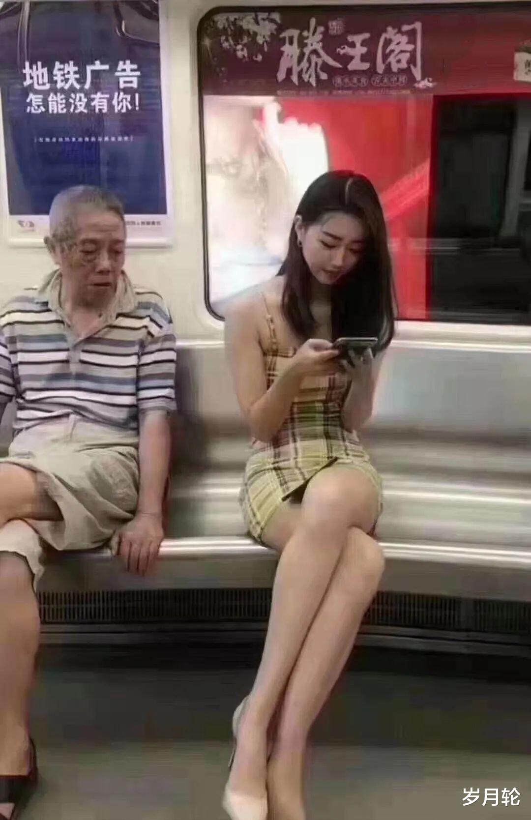 高铁上坐对面的妹子,真是居家极品,心动了哈哈哈 高铁上坐对面的妹子,真是居家极品,心动了哈哈哈