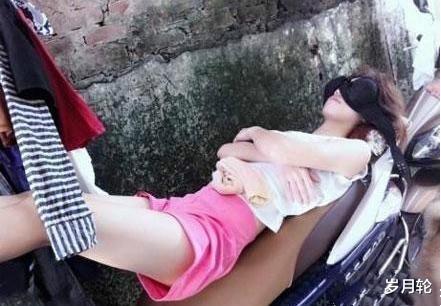 高铁上坐对面的妹子,真是居家极品,心动了哈哈哈 高铁上坐对面的妹子,真是居家极品,心动了哈哈哈