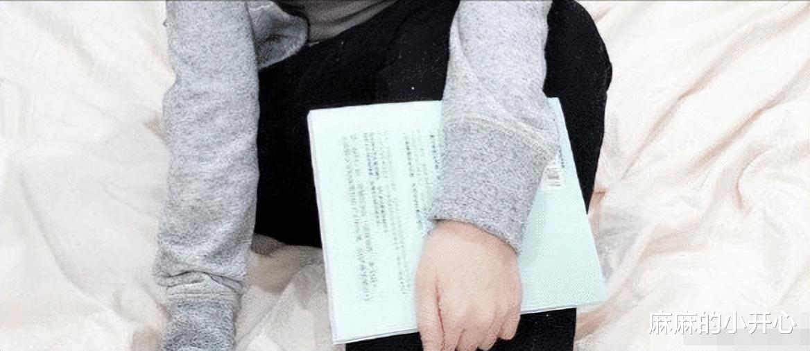 女老师第一次家访,可我的注意力全在她手上 女老师第一次家访,可我的注意力全在她手上