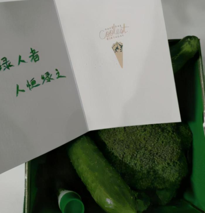 分手一年后前女友寄来的,这该怎么跟媳妇解释啊?有点故事啊!哈哈哈 分手一年后前女友寄来的,这该怎么跟媳妇解释啊?有点故事啊!哈哈哈