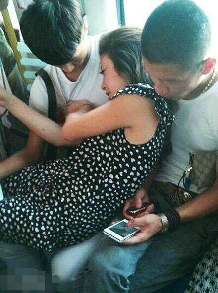 妹子咋就那么大胆呢