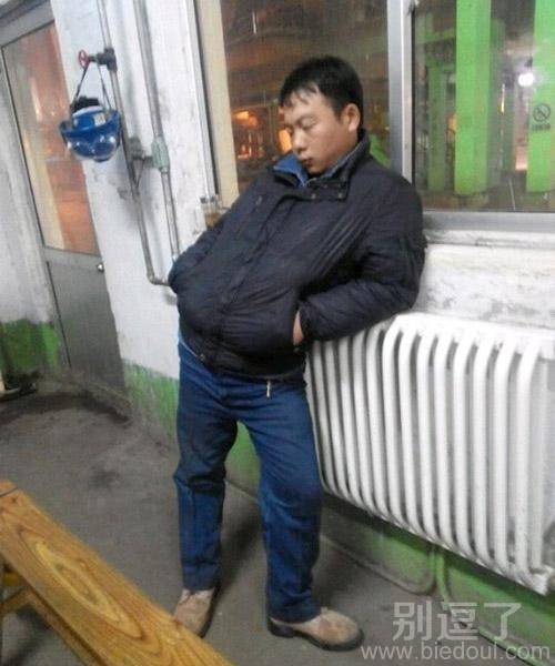 一个闷骚的哥们。 一个闷骚的哥们。