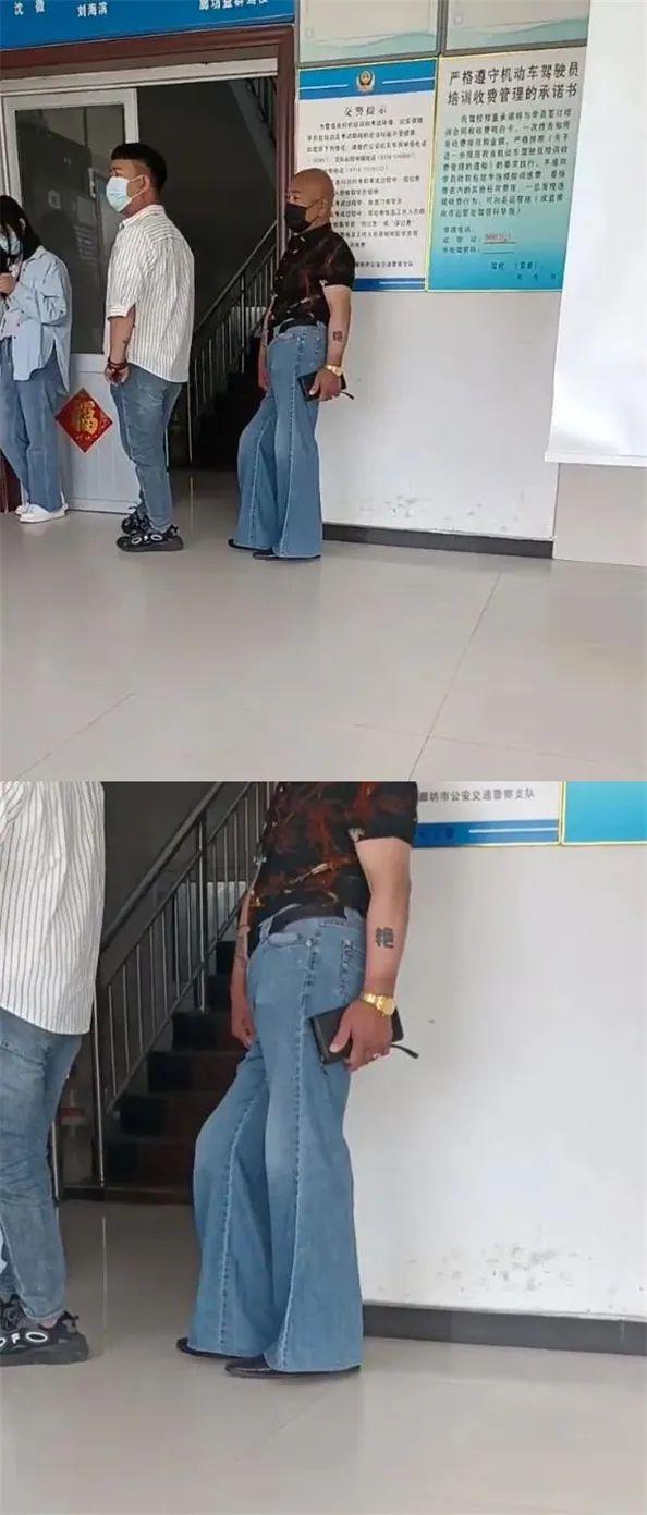 错把胸贴当口罩,现场被拍疯传全网!?哈哈哈哈吓得女友再也没敢买过... 错把胸贴当口罩,现场被拍疯传全网!?哈哈哈哈吓得女友再也没敢买过...