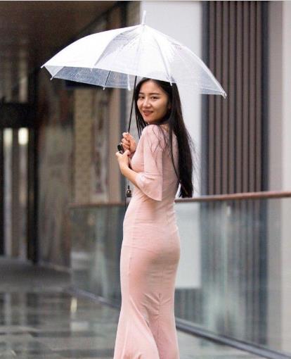 妹子这腿好细啊,这黑丝穿的真诱惑,想咬一口哈哈 妹子这腿好细啊,这黑丝穿的真诱惑,想咬一口哈哈