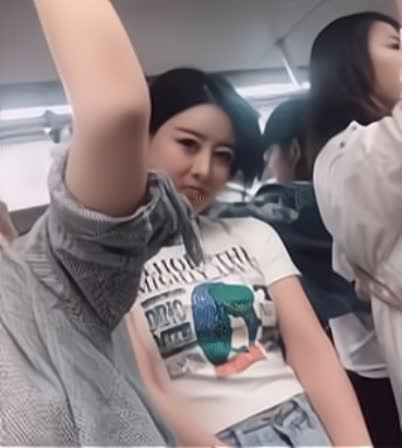 女同事约我到她家一起做瑜伽,结果她在这睡着了,场面一度尴尬 女同事约我到她家一起做瑜伽,结果她在这睡着了,场面一度尴尬