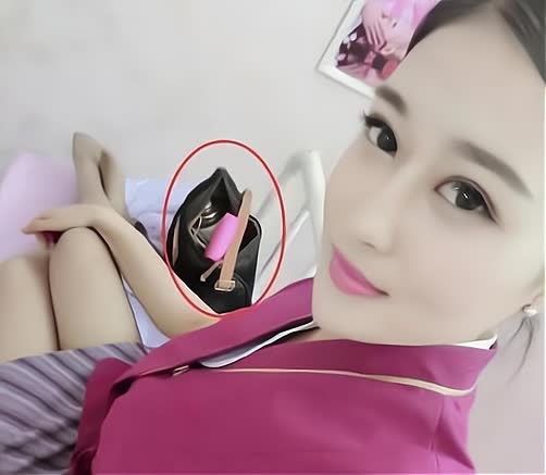 “家里又催婚只好把女同事带回家了,进家后全家脸都青了,为什么?”哈哈哈 “家里又催婚只好把女同事带回家了,进家后全家脸都青了,为什么?”哈哈哈