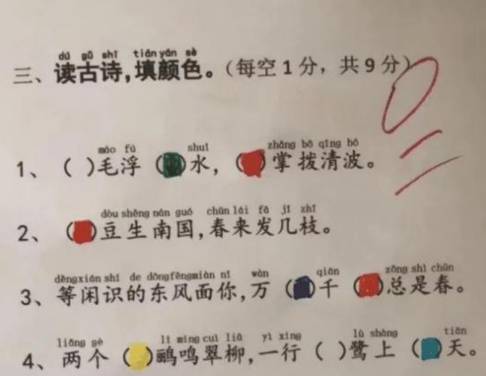 妹子的拉链开了,太尴尬了!好想上去帮她拉上! 妹子的拉链开了,太尴尬了!好想上去帮她拉上!