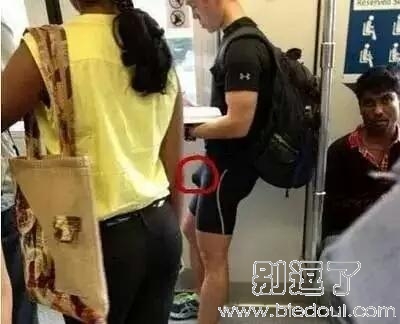 骚年,看啥呢,这么激动 骚年,看啥呢,这么激动