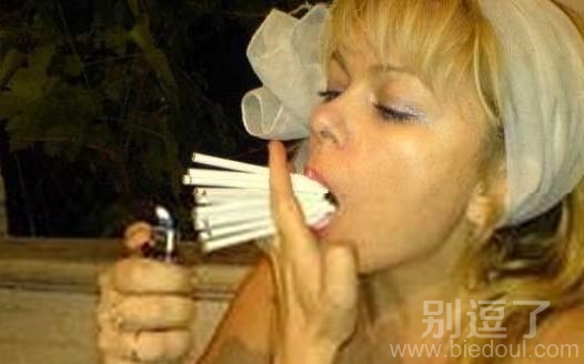 这烟瘾是有多大呀 这烟瘾是有多大呀