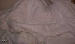 睡觉不老实，老是踢被子！