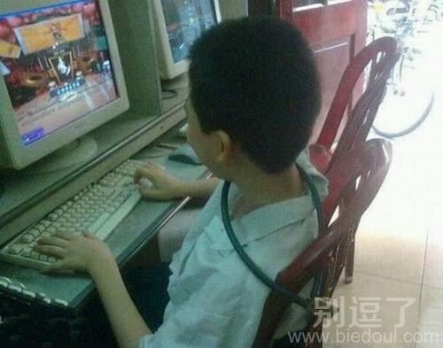 把自己锁住的人。