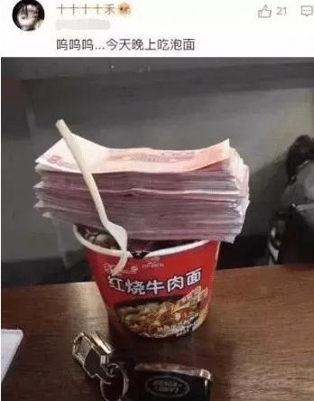 小伙和“极品”富婆的聊天记录流出…贫穷限制了我的想象哈哈哈哈! 小伙和“极品”富婆的聊天记录流出…贫穷限制了我的想象哈哈哈哈!