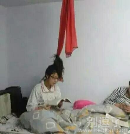 为了考试妹子拼了