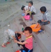 傻傻天真的小孩儿们 傻傻天真的小孩儿们