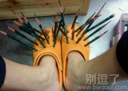 一个人的鞋子。。