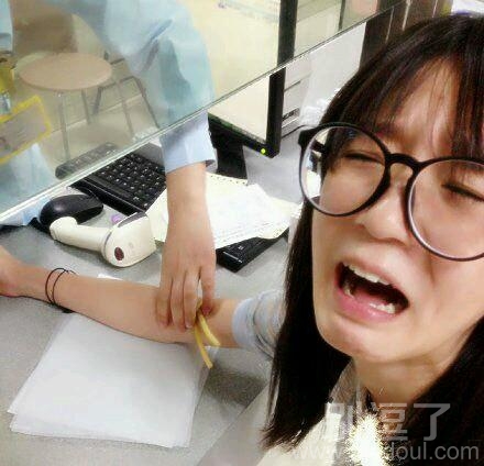 正在打针的人。。 正在打针的人。。