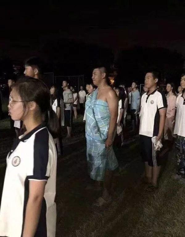 千万不要让男朋友给你挑泳衣!这谁顶得住啊…哈哈哈哈... 千万不要让男朋友给你挑泳衣!这谁顶得住啊…哈哈哈哈...